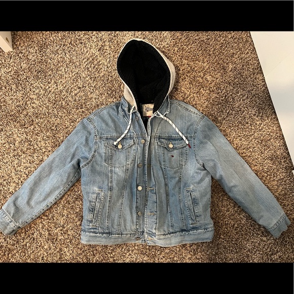 Tommy Hilfiger Light wash fleece lined Jean jacket - Picture 7 of 7